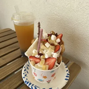 Egg Waffle with Cheesecake and Mango ice cream, Passion Fruit tea with classic boba