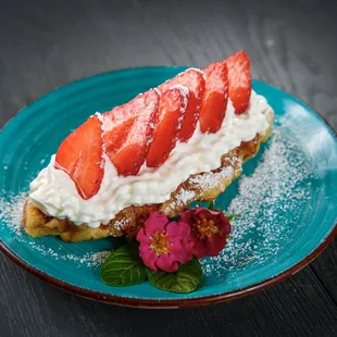 Croiffle(Strawberry &amp; Cream)