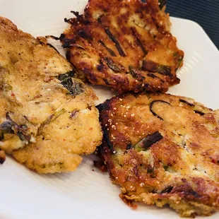 food, chicken wings and fried chicken