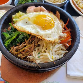 Seafood Dolsot Bibimbab /