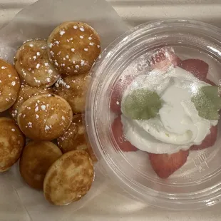 Puff pancake with mixed fruit and cream (10pc)