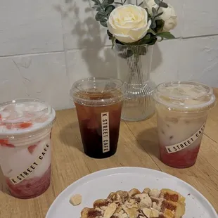 Strawberry latte and inlgeomi croffle