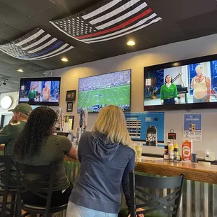 Bar with 7 TV&apos;s inside