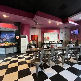 the interior of a fast food restaurant