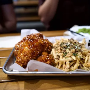 food, chicken wings and fried chicken