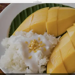 Sticky rice with mango