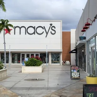 Shops at Ka Makana Ali'i