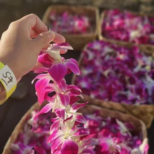 Making flower bracelets