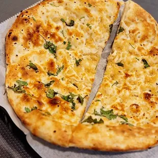 Garlic nann yasss the best, light crunch on every bite and so fluffy