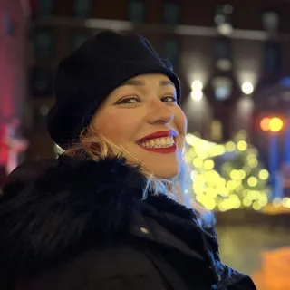 Viviane J.