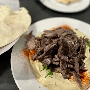 a closeup of the meat on a pita