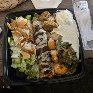 White rice with 2 spicy chicken and 1 beef/lamb