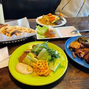 Veggies from buffet, nan and chai tea
