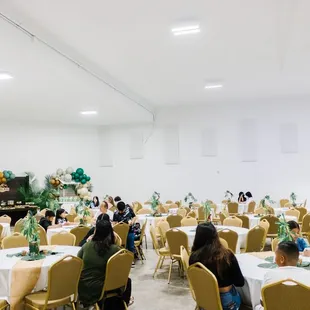150 people set-up