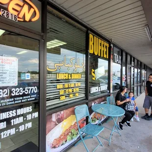 There's a table and chairs outside to wait till