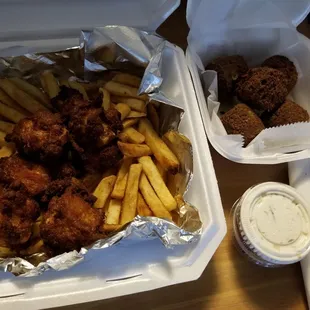 Wings meal plus 5 falafels