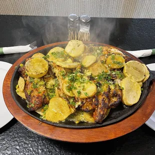 Half garlic chicken with potto slices