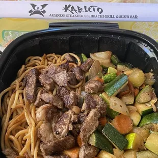 Steak lunch with noodles and veggies