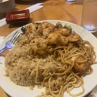 I ordered Shrimp Fried Rice .. Wow !! Very good and very large