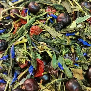 Green Tea Berry Blend: A full house of antioxidizing green tea and berries &amp; a touch of finely cut Oregon grape root contributing berberine.