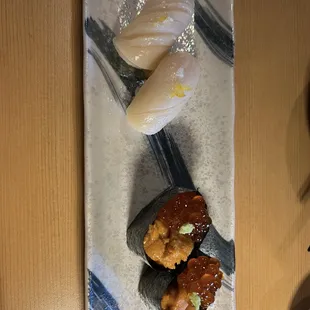 Hotate, uni with ikura