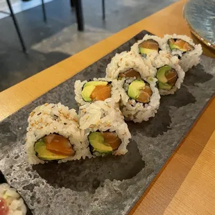 Salmon avo wasa roll