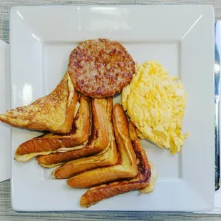a plate of breakfast food