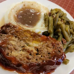 Meatloaf, mashed tators, gravy, and greenbeans...