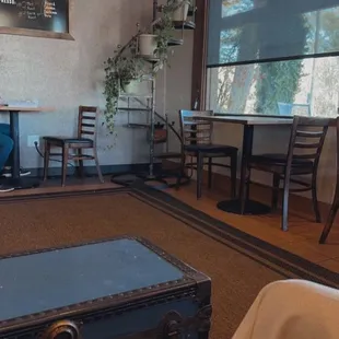 a woman sitting in a coffee shop