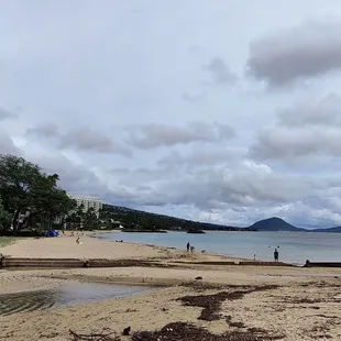 Looking to the left, towards Kahala Hotel