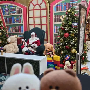 Get a photo with Santa!!!