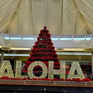 I love this holiday display at Kahala Mall!