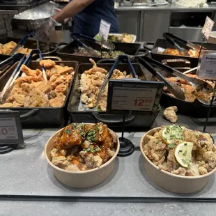 The chicken has a nice taste! (Right side) light crispy and has a ginger taste!