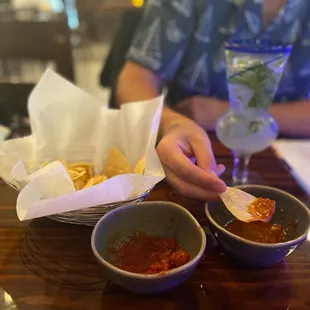 Complimentary Chips and Salsa ( with no plates to eat on top of )