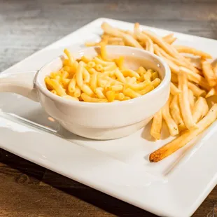 Macaroni &amp; Cheese with French Fries