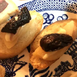 Brie and fog bruschetta