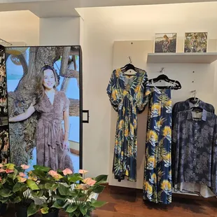 The monitor on the left changes and shows how different styles look on real people