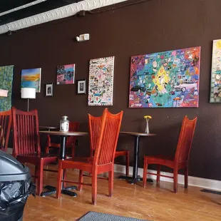 A view of the interior. The whole place has a very inviting atmosphere!