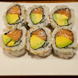 salmon avacado roll