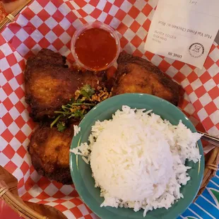 food, chicken wings and fried chicken