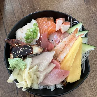 Chirashi bowl