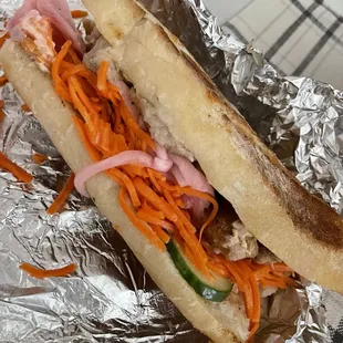 Banh mi with vegan chicken