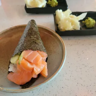 Salmon Hand Roll