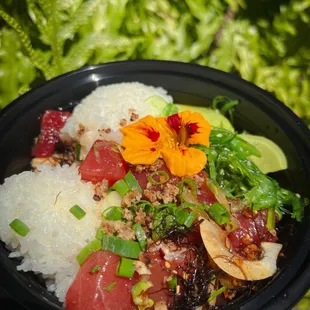 Kaka&apos;ako Bowl: Sushi rice, shoyu ahi poke, ocean salad