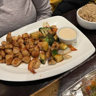 a plate of chicken and vegetables