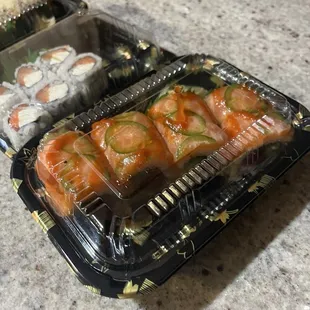 Zesty salmon roll