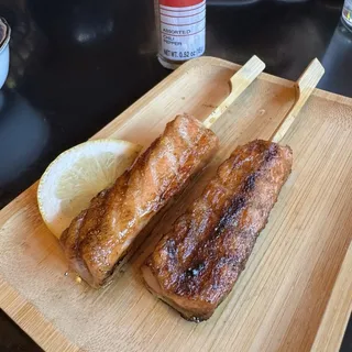 Grilled salmon belly (2 Skewers )