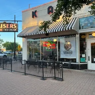 Exterior is adorable and in a great location in Midtown!