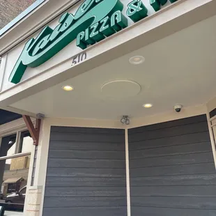 I never eat here is place suck i don&apos;t recommend at