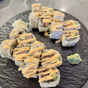 Salmon avocado roll 5/5 Blue fun tuna avocado roll 4/5